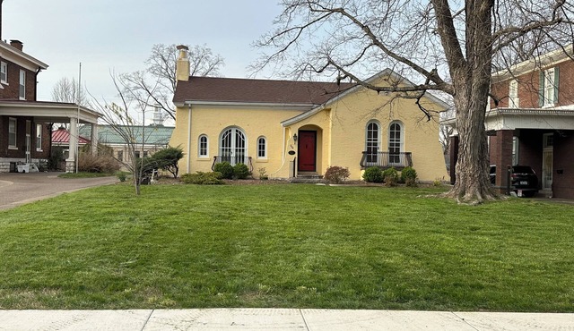 Charming 4-bedroom in Russellville Kentucky with Hot Tub