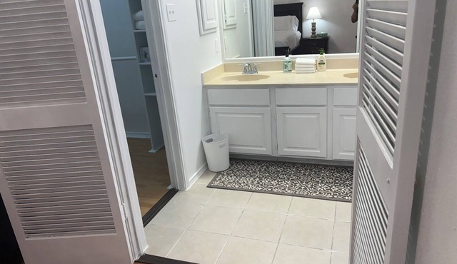 Charming 4-bedroom house with WiFi and AC in delightful San Antonio