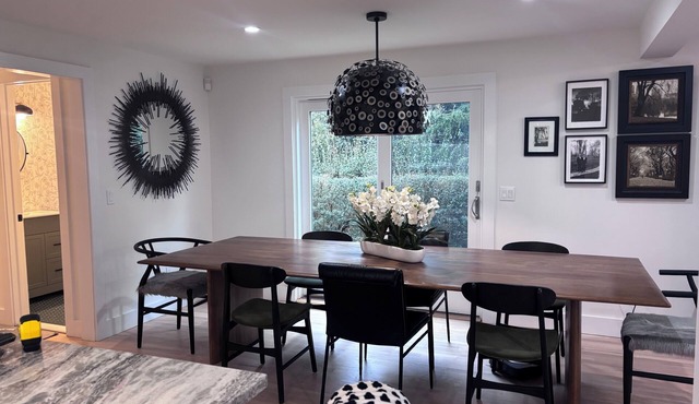 Charming 4-bedroom house in wonderful Southampton with AC and Swimming