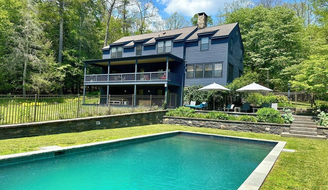 Charming 4-bedroom Luxe farmhouse with pool and sauna