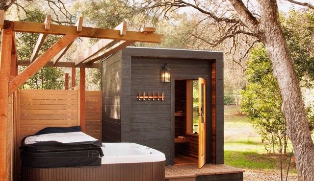 Charming 4-bedroom retreat, AC, sauna and hot tub close to Sequoia Nat'l Park