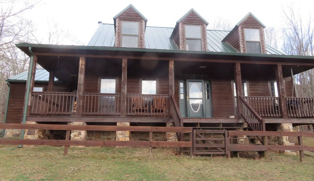 Charming 4-bedroom farmhouse in remote Highland County with WiFi