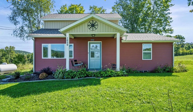 Charming 4-bedroom house near Racetrack and Park in lovely Watkins Glen