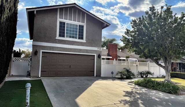 Charming 4-bedroom house, with 9 beds and AC and WiFi in West Covina