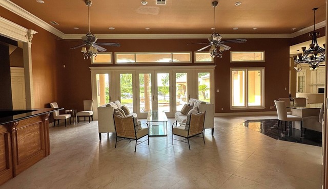 Charming 4-bedroom villa with AC, fitness room, WiFi in lovely Palmhurst