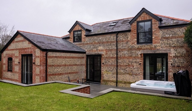 Charming 4-bedroom villa in enchanting Pimperne with WiFi