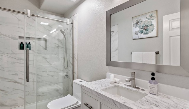 Charming 4-bedroom villa with AC in Windsor