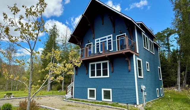 Charming 4-bedroom Year Around Coastal Retreat near Camden with new firepit area