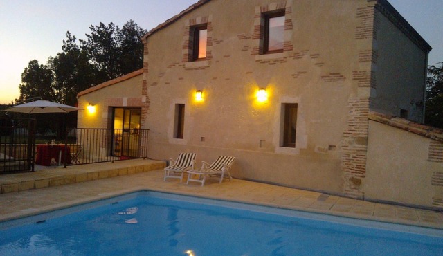 CHARMING 4* detached HOUSE PRIVATE HEATED SALT SWIMMING POOL