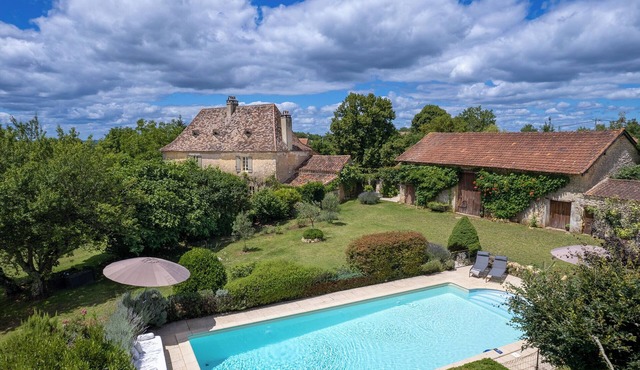 Charming 4-star Country Retreat with characterful Interior, Pool + Dog Friendly
