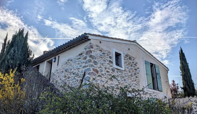 Charming 40m2 apartment in a Napoleonic Tuilière, ideal for couples.