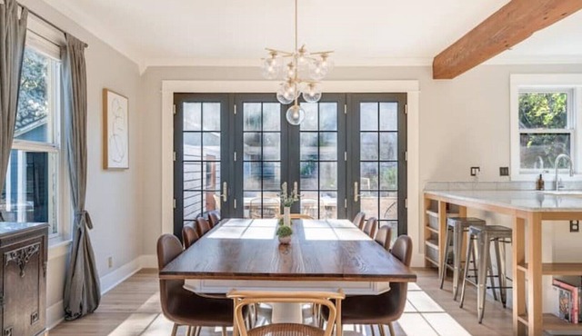 Charming 4B2B SFH close to CapHill w/Backyard