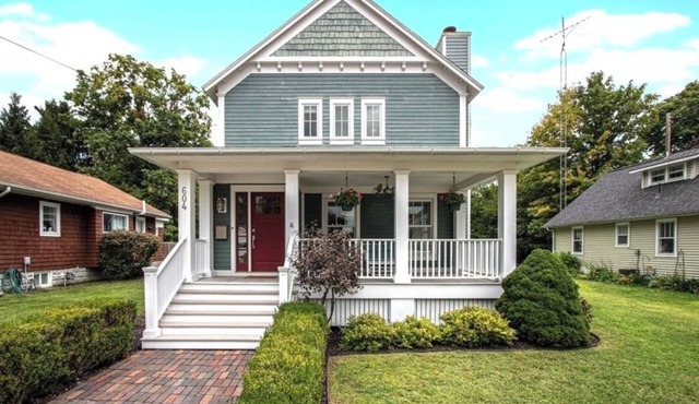 Charming 4bd/2.5bth home with a short drive to St Joseph, MI and Notre Dame