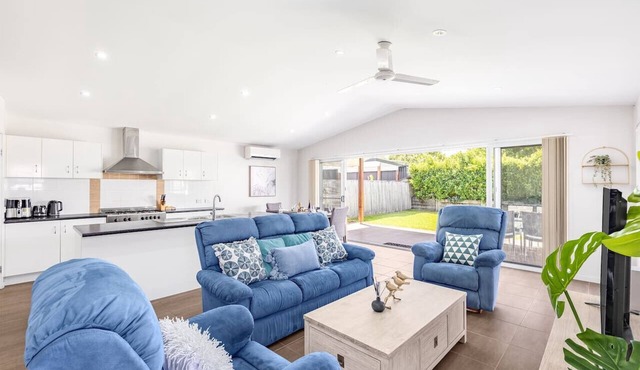 Charming 4Bedroom Home Near TrainStation & Beaches