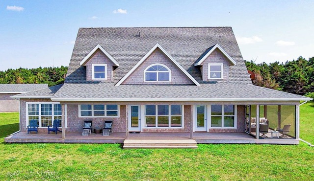 Charming 4BR, 2.5BA waterfront cottage in Eastern PEI - ideal summer getaway!