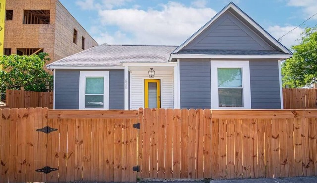 Charming 4BR/2BA Only 5 mins Downtown & Riverwalk