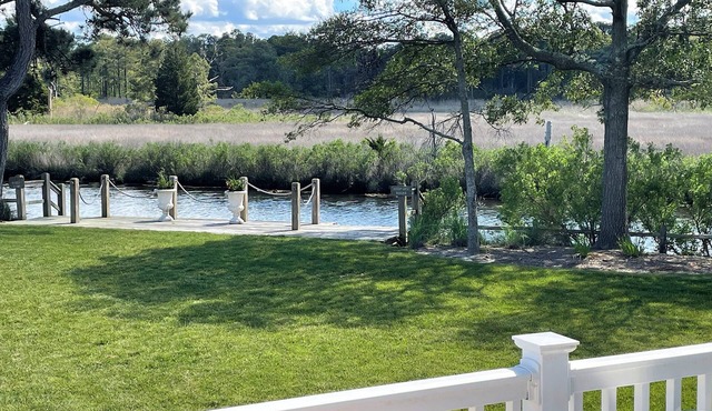 Charming 4BR Canal front Townhouse with Kayaks & Easy Beach Access–Hidden Harbor
