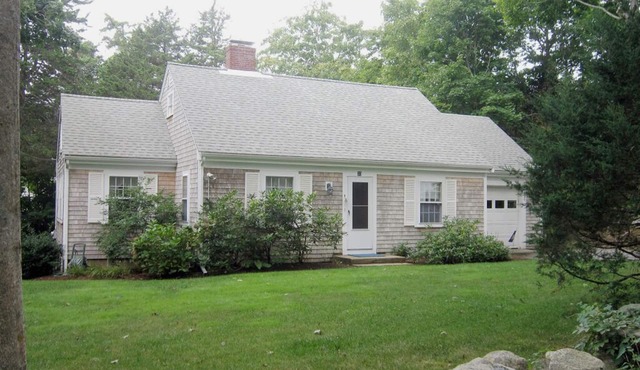 Charming 4BR Cape Style Home - Short distance to Beach (2086)