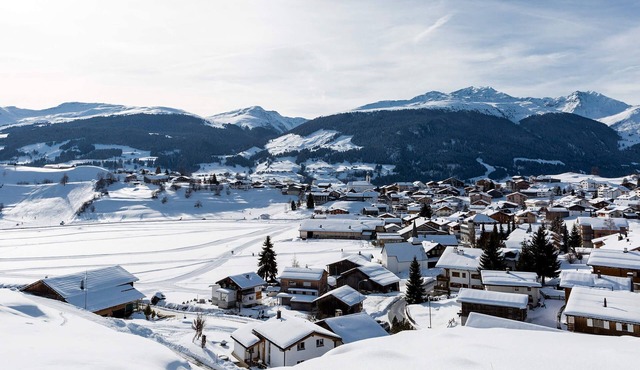 Charming 4BR chalet in Breil/Brigels with mountain view, WiFi & parking