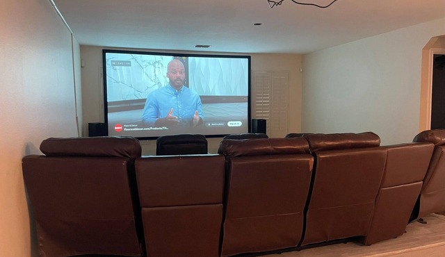 Charming 4BR Getaway with 130” Theater, WiFi & AC in San Antonio