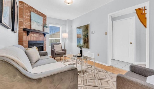 Charming 4BR Home in Richmond Hill Patio WFH Setup