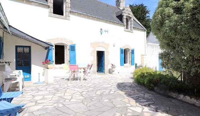 Charming 4BR Home Near Morbihan Gulf, 5min Walk to Beach, with Garden & Bikes