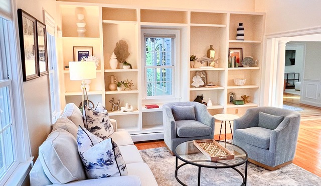 Charming 4BR Osterville Home, Walk to Pond, 2 mi to beach, Hot Tub & Beach Pass