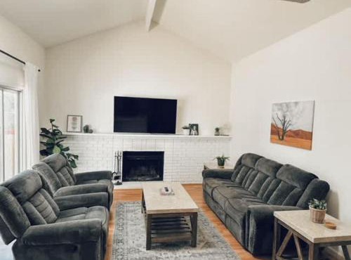 Charming 4BR Reno Home · Spring Events & Patio