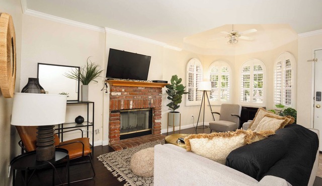 Charming 4BR Retreat - Near Old Town Monrovia