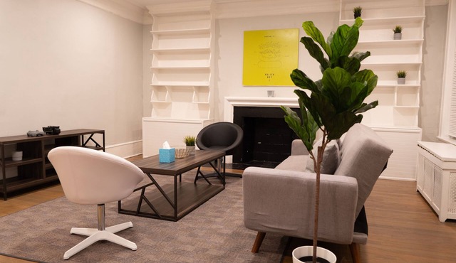 Charming 4BR unit in Historic Hyde Park near Beach