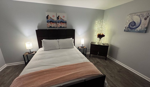 Charming 4BR Urban Oasis Near Airport, Downtown & Six Flags!