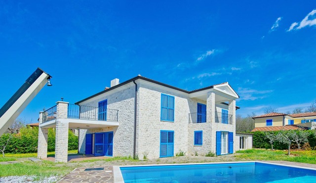 Charming 4BR Villa for 8+1 with Pool and Sauna