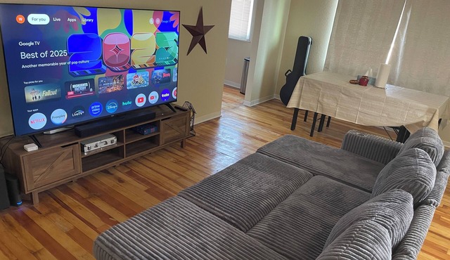 Charming 4BR Winslow Retreat—5 Min Walk Downtown, AC, WiFi & Relaxing Yard