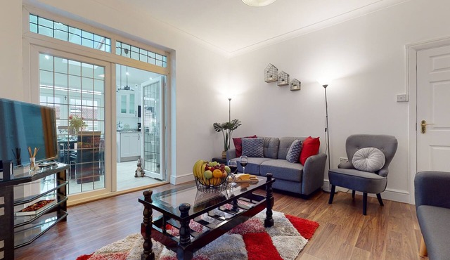 Charming 5-Bed House in Romford