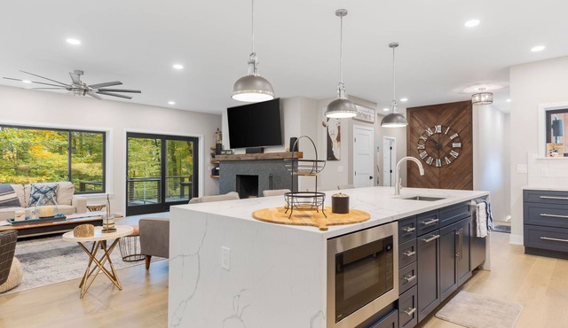 Charming 5 bed Mountain Home in National Preserve. Romantic peaceful getaway nea