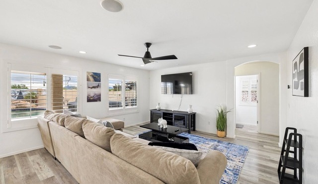Charming 5 bedroom house with private pool and hot tub