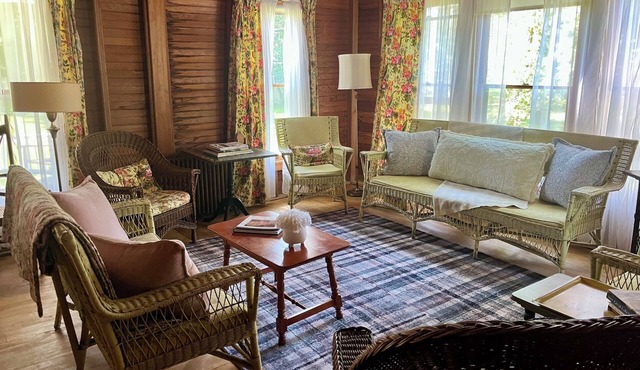 Charming 5-bedroom Roaring Brook cottage in Harbor Springs with beach access.