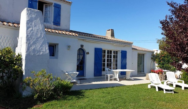 Charming 5-Bedroom House with Garden near Beach and Shops