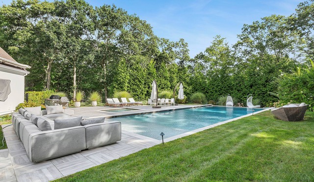 Charming 5-bedroom cottage with WiFi and AC in Bridgehampton minutes from Sag