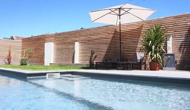 CHARMING 5 BEDROOM HOUSE, HEATED POOL & SPA