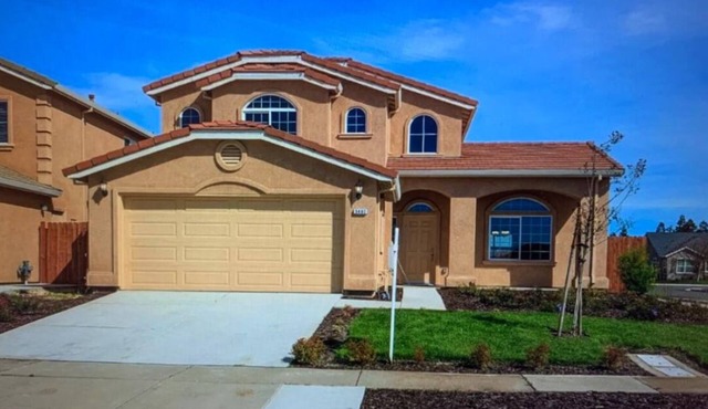 Charming 5-bedroom house with AC in Riverbank