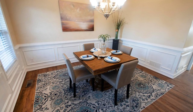 Charming 5 bedroom home near the lake. Kids are welcome. Pet-friendly