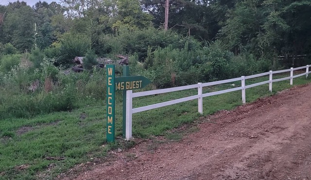 Charming 5-bedroom hotel with AC, WiFi in serene Fulton, Arkansas.