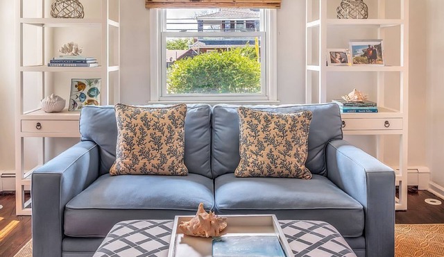Charming 5-bedroom house, block and a half to the beach in Bay Head