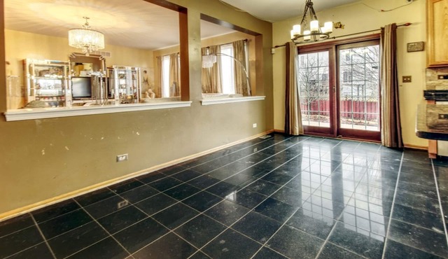 Charming 5-bedroom house with AC in Joliet perfect for families