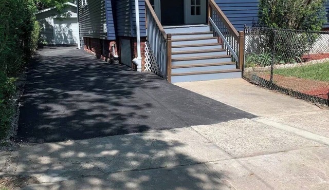 Charming 5-bedroom house with Central heat and air near EWR in Newark