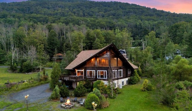 Charming 5-bedroom Lake Log cabin in marvelous Lanesville