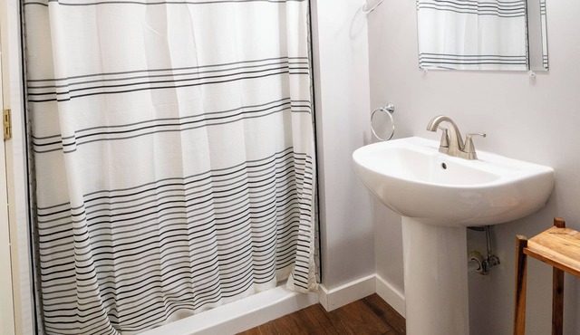 Charming 5-bedroom barn with WiFi, AC in superb Cooperstown