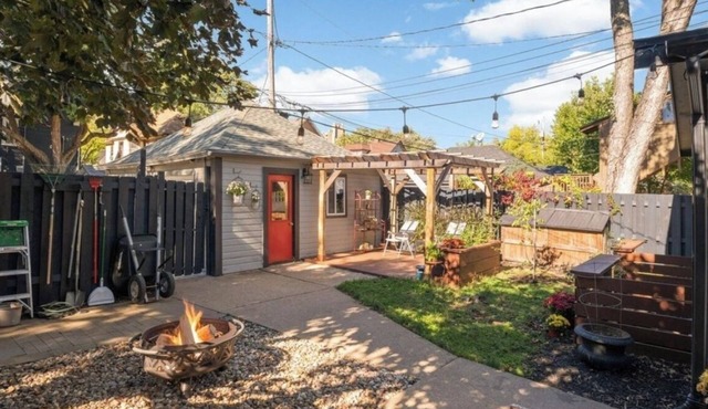 Charming 5-bedroom getaway few blocks from restaurants, breweries & cafes