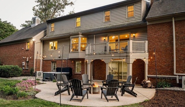 Charming 5-bedroom Home in welcoming Lancaster County, Hot Tub